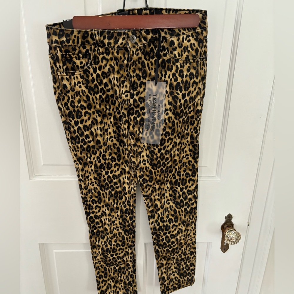NWT Traffic Jeans Ware girls straight leg cheetah print jeans   Size 14